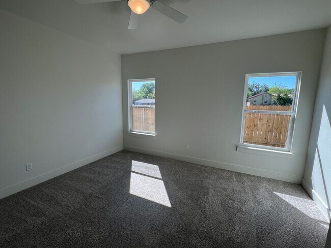 Foto del edificio - Move in to a brand new townhome today!