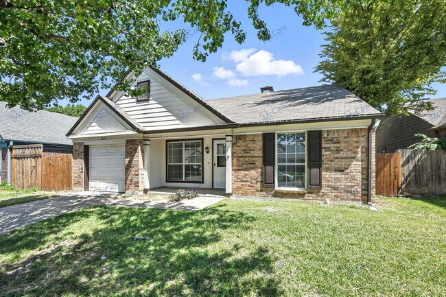 Foto del edificio - 3801 Huckleberry Dr