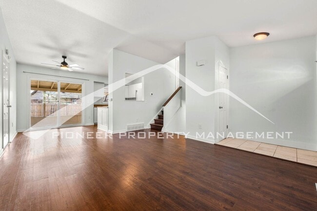 Building Photo - Charming Home with Washer/Dryer and Fenced...