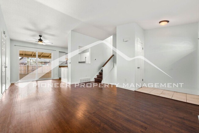Foto del edificio - Charming Home with Washer/Dryer and Fenced...