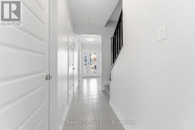 Building Photo - 750 Kinstead Pvt