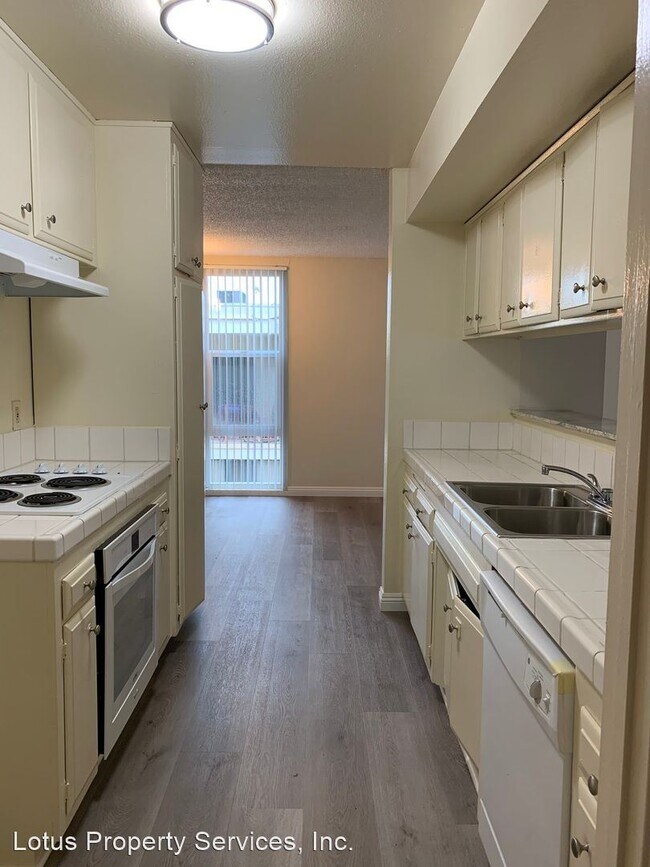 Foto del edificio - 2115 W Victoria Ave
