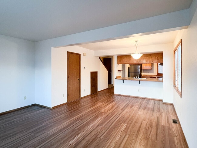 Building Photo - 433 Dailey Ave