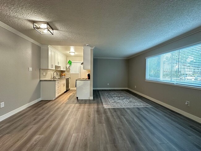 Foto del edificio - $500 Lease Signing Bonus!  Spacious Renovated One-Bedroom in Prime Midtown Location!