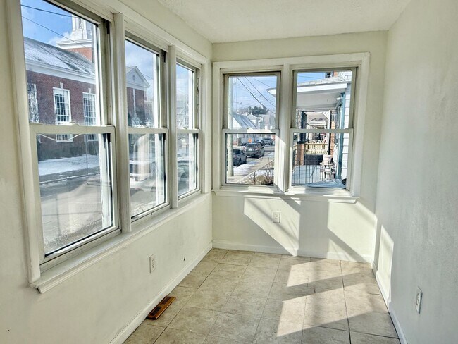 Foto del edificio - FOR RENT- Spacious 4 Bedroom 2 Bath Home in Penns Grove $2000