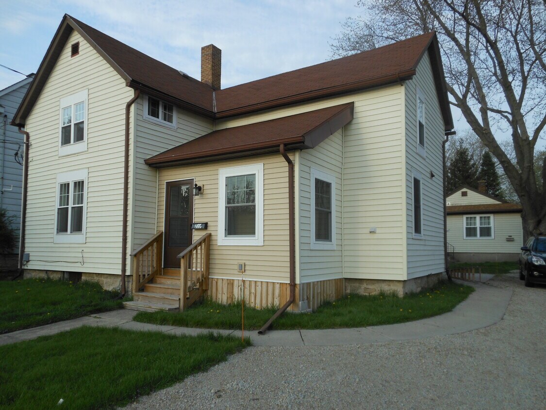 217 Jackson St, Beaver Dam, WI 53916 Townhome Rentals in Beaver Dam WI