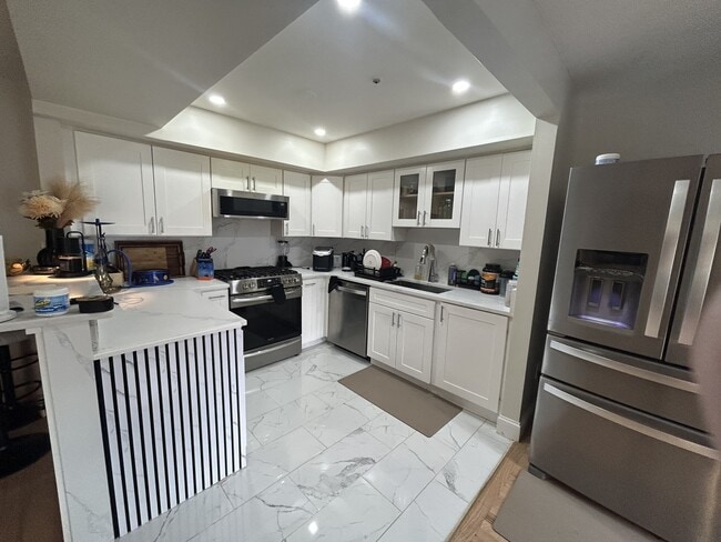 Building Photo - 9 Rosewood Dr