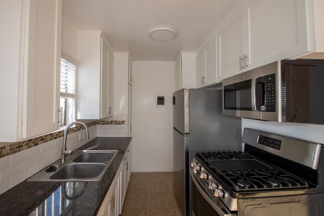 Building Photo - 5915 Fair Ave