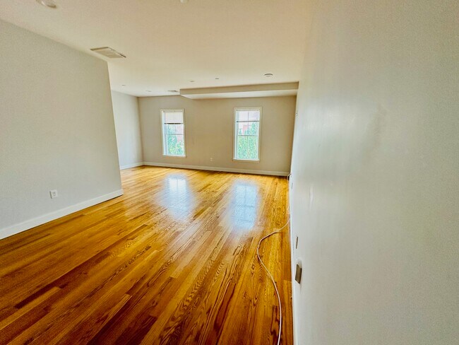 Foto del edificio - 15 Dana Ave