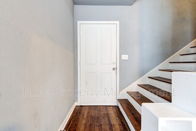 Foto del edificio - 1921 NE 25th St