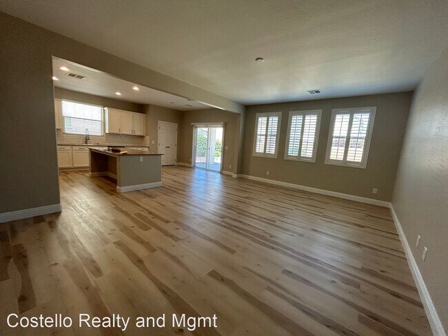 Building Photo - 3 br, 2.5 bath House - 7040 Claythorn