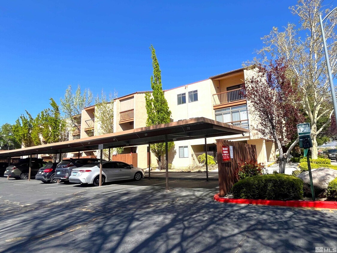Foto principal - 2750 Plumas St