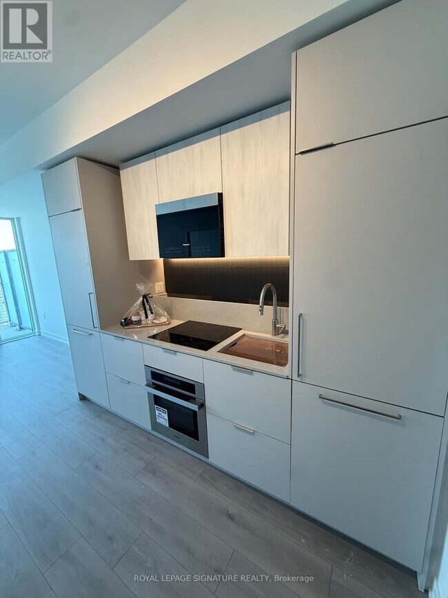 Photo du bâtiment - 1 Fairview Rd E