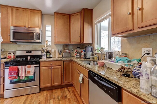 Building Photo - 2110 Oneida St