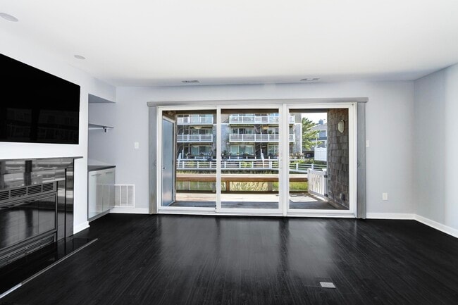 Building Photo - 903 Harbour Cove