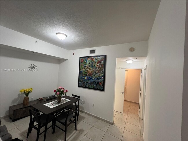 Foto del edificio - 7290 NW 114th Ave