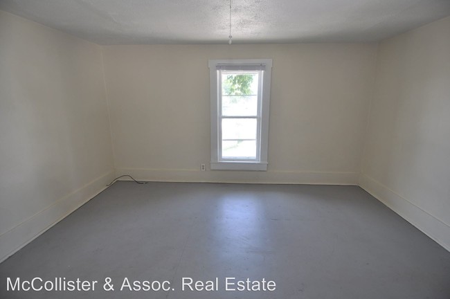 Building Photo - 2 br, 1 bath House - 214 S. State Street