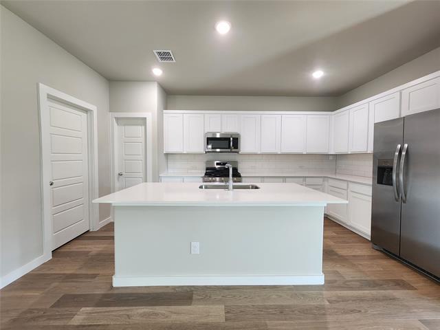 Foto del edificio - 607 Whispering Winds Trl