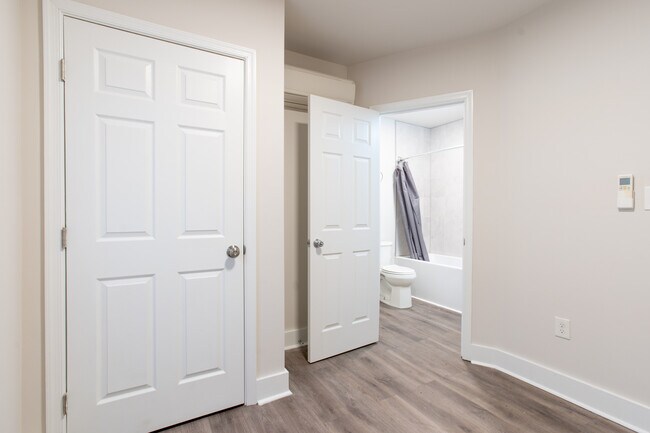 Building Photo - 1223 W Hazzard St