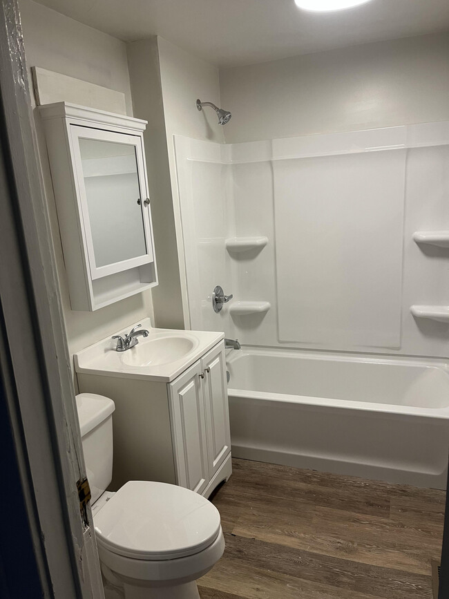 Building Photo - 711 S Bay Rd