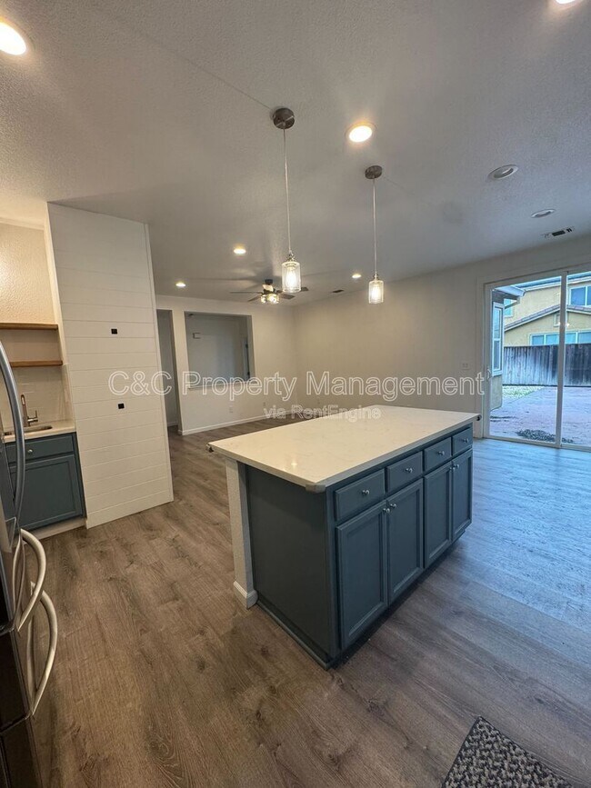 Foto del edificio - 5470 Gold Creek Cir