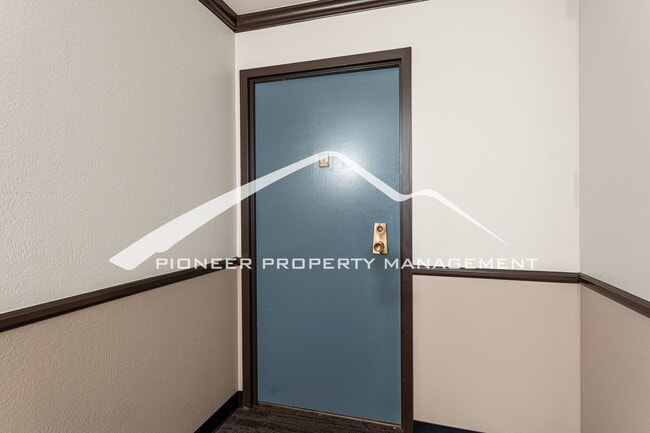 Building Photo - Fantastic Condo with Central AC and Balcony