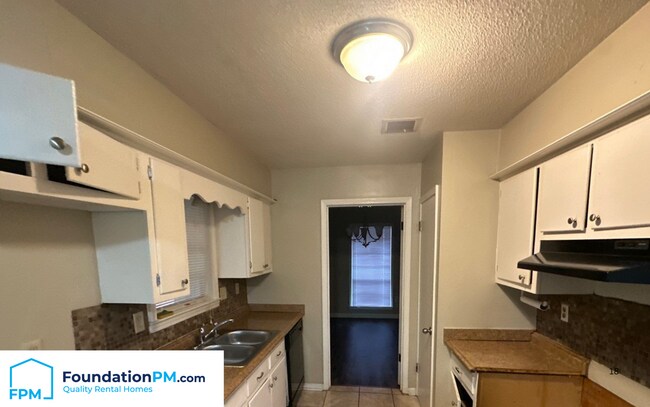 Foto del edificio - 5399 Meadowick Ave