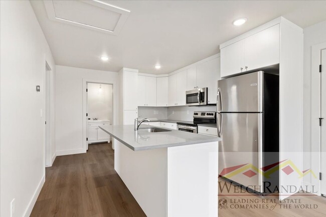 Foto del edificio - 2 bedroom 1 bath Mapleton Apt.