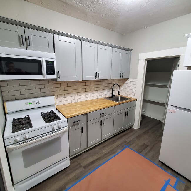 Kitchen - 408 High St