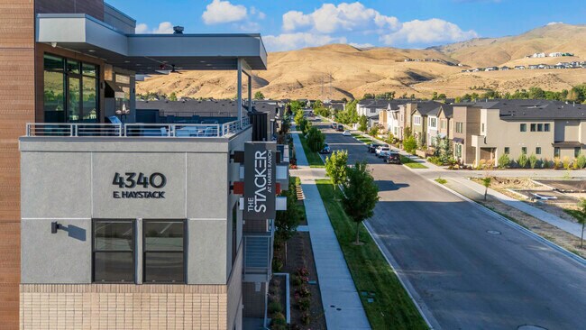 Foto del edificio - 4340 E Haystack St