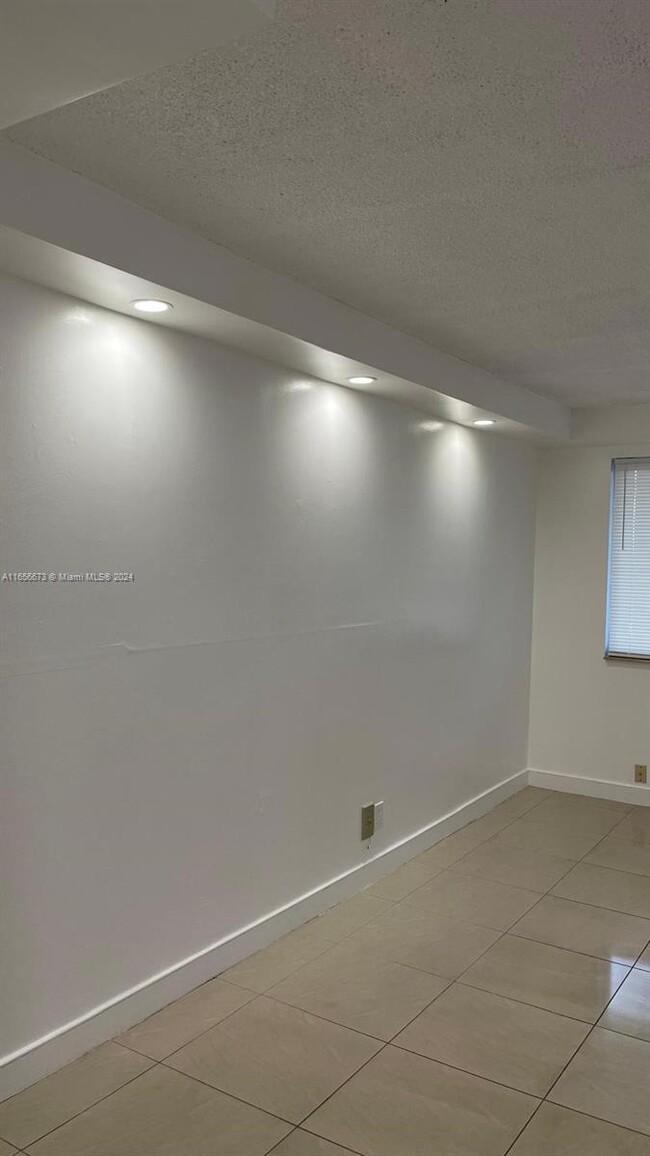 Foto del edificio - 301 Golden Isles Dr
