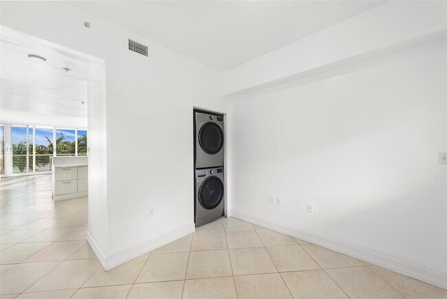 Building Photo - 6580 Indian Creek Dr