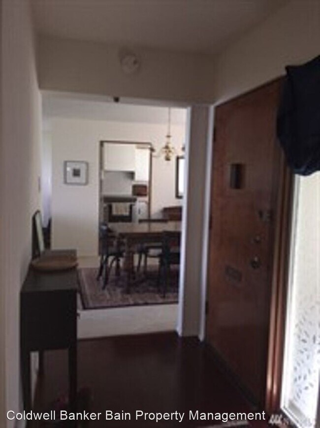 Building Photo - 2 br, 1 bath House - 965 Winslow Way E. #201
