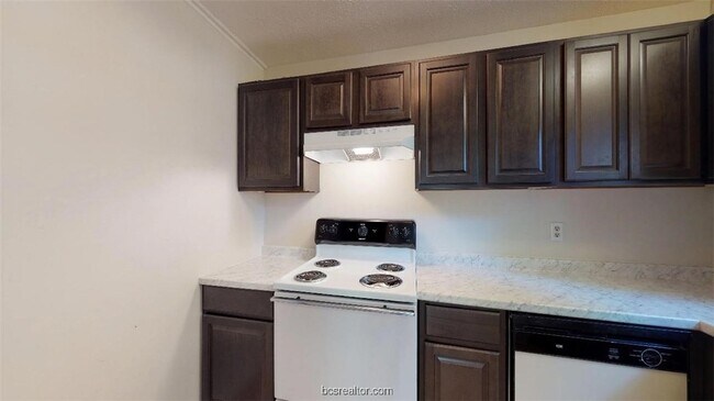 Building Photo - 918 Navarro Dr