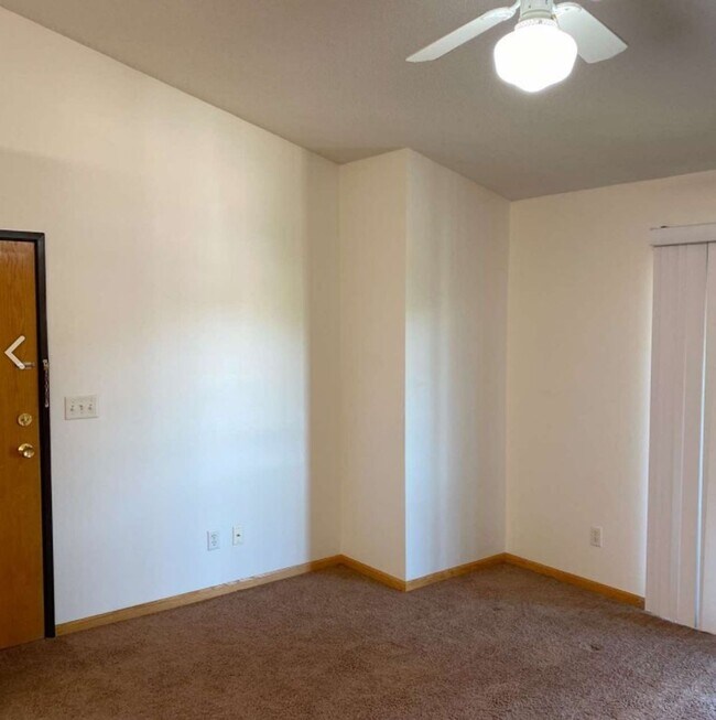Building Photo - $1250 | 2 Bedroom, 1 Bathroom Condo | No Pets | Available for August 1st, 2026 Move In!