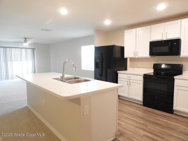 Building Photo - 690 San Filippo Dr SE