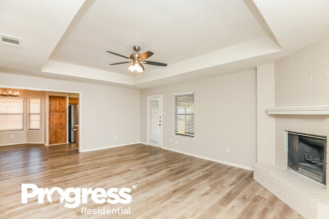 Building Photo - 824 Forest Ct