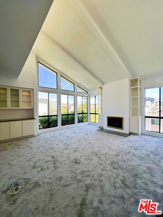 Foto del edificio - 11805 Mayfield Ave