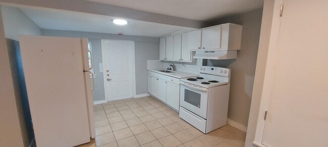 Building Photo - 4314 Skyline Dr