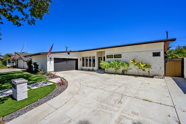Building Photo - 11192 Martha Ann Dr