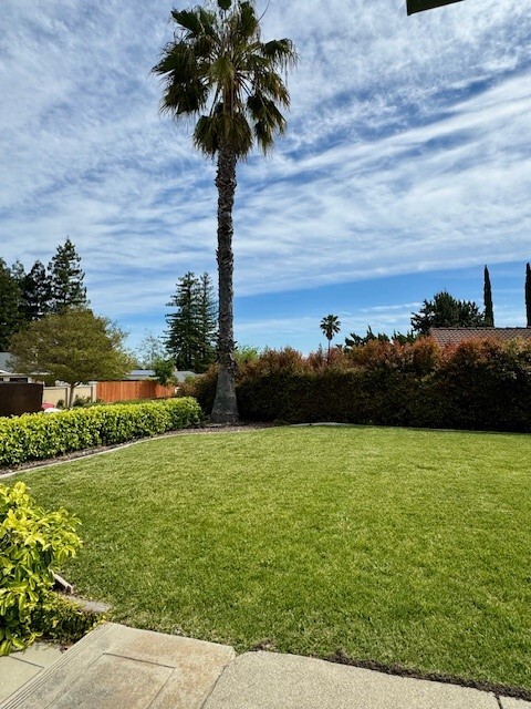 Building Photo - 2354 Pinnacle Dr