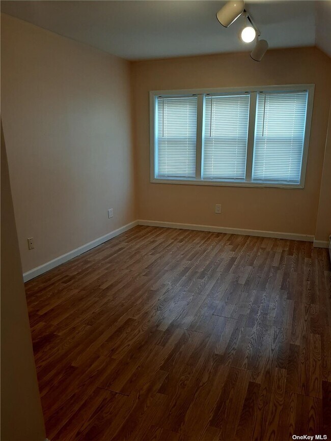 Building Photo - 41 Nassau Ln