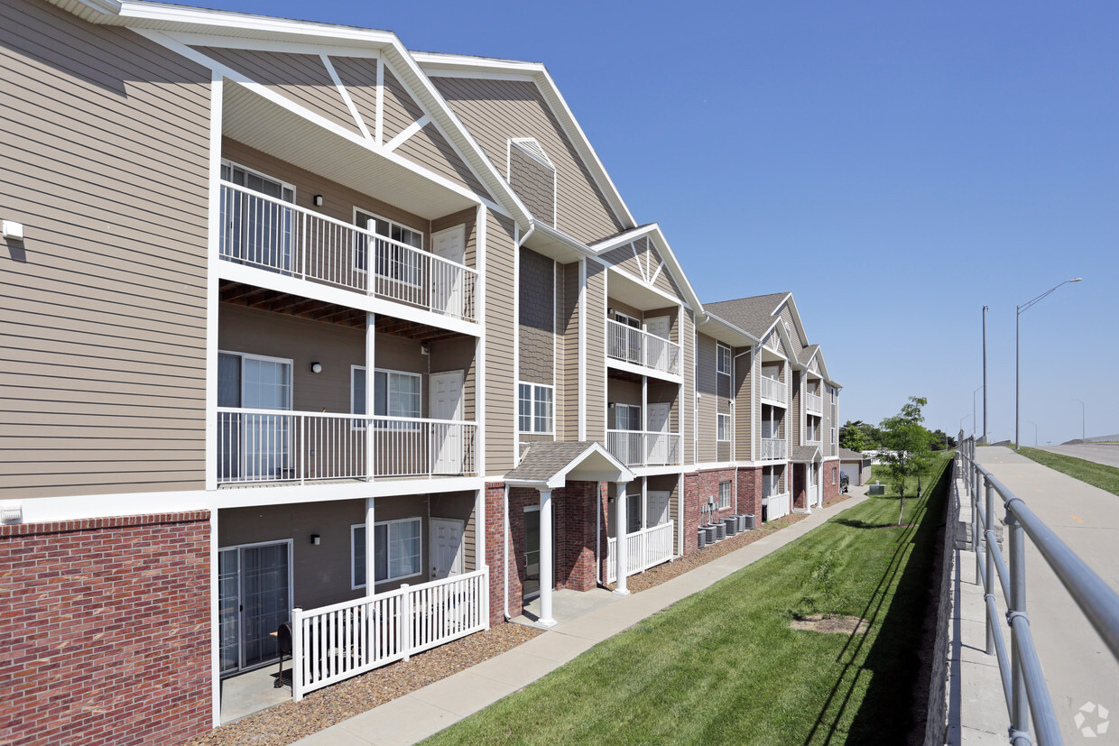 Primary Photo - Eagles Landing Apartments