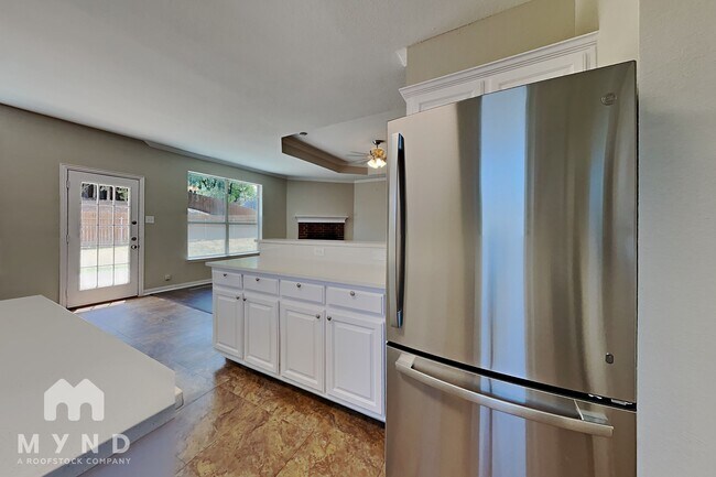 Foto del edificio - 2213 Creek Side Dr