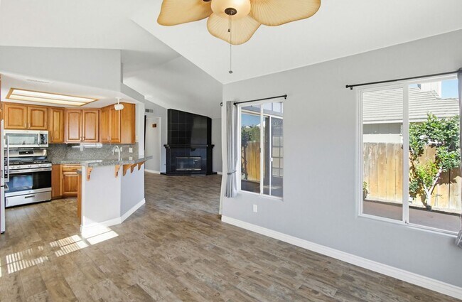 Foto del edificio - Beautifully Maintained 2 Bed / 2 Bath Home in Gated West Village Community