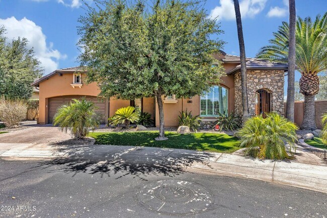 Foto del edificio - 5 BEDROOM 3 BATH HIGH END CHANDLER HOME WI...