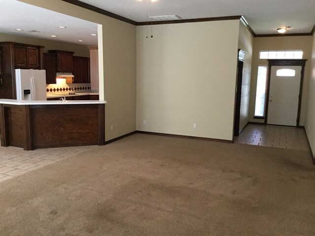 Building Photo - 401 N Chisholm Trail Way