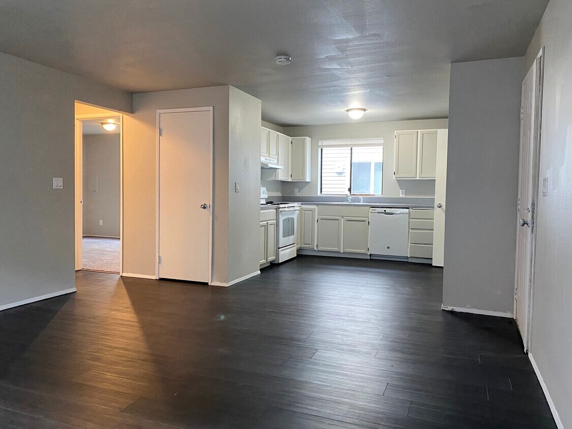 Kitchen+Living - 8436 Delridge Way SW (Seattle, WA)