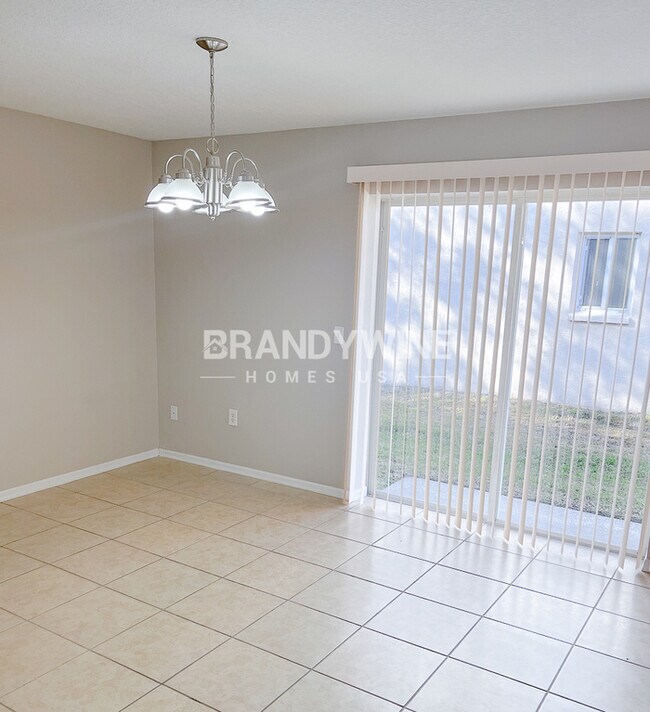 Building Photo - **1 MONTH FREE HOLIDAY SPECIAL!!** Market ...