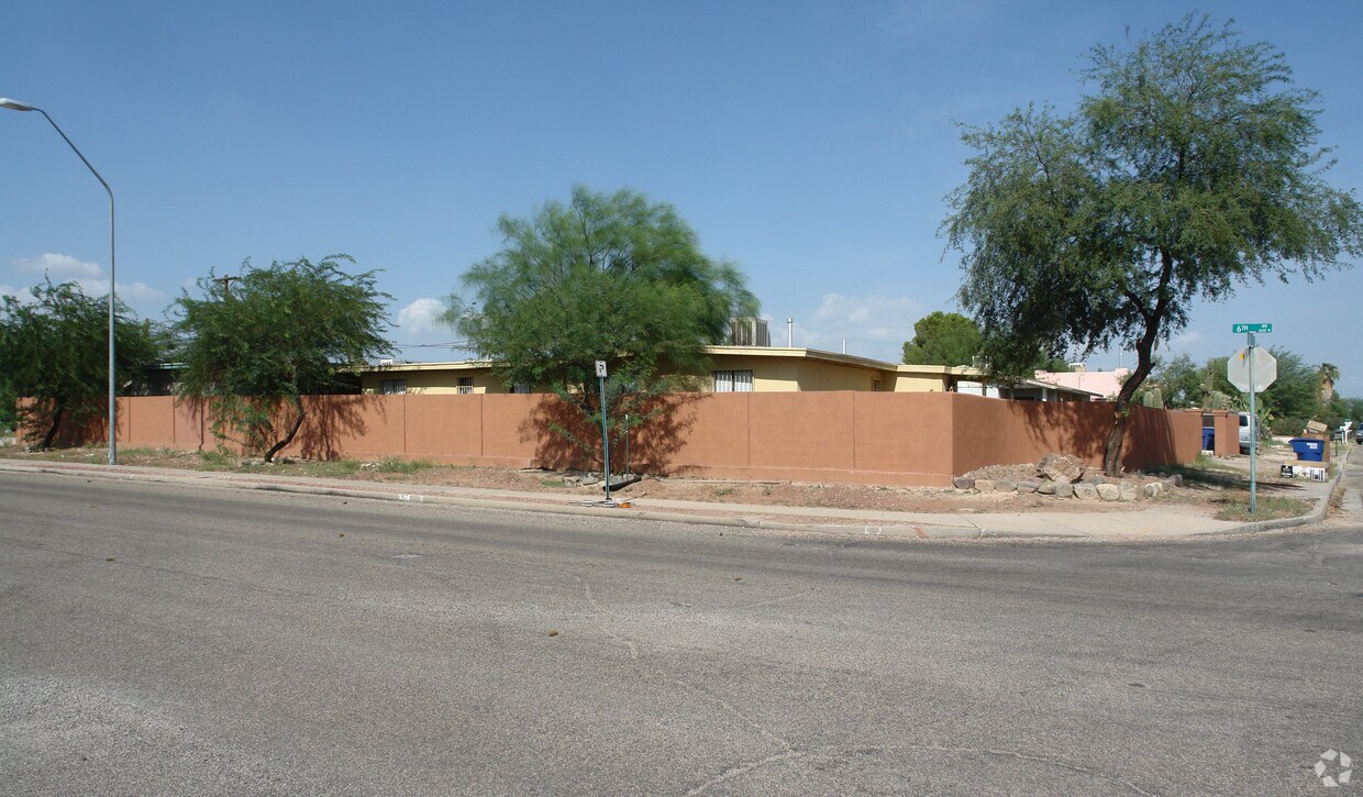 Building Photo - 211 E Lee St